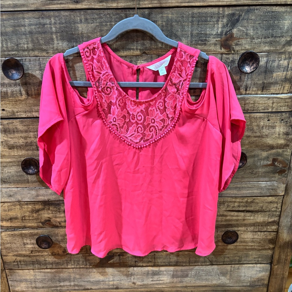 Decree Coral Lace‎ Detail Top